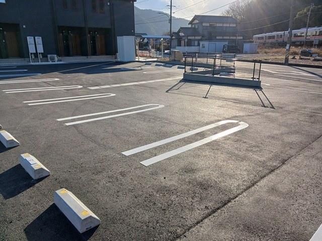 サン・メゾン（202） 駐車場
