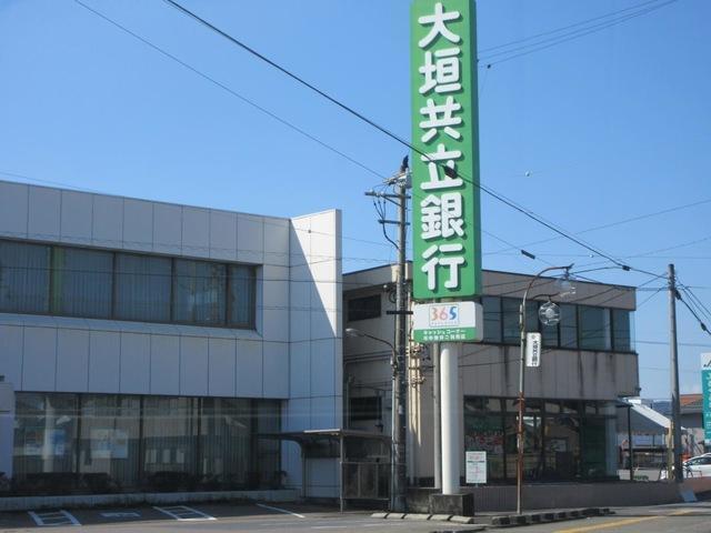 大垣共立銀行美濃加茂支店：275m