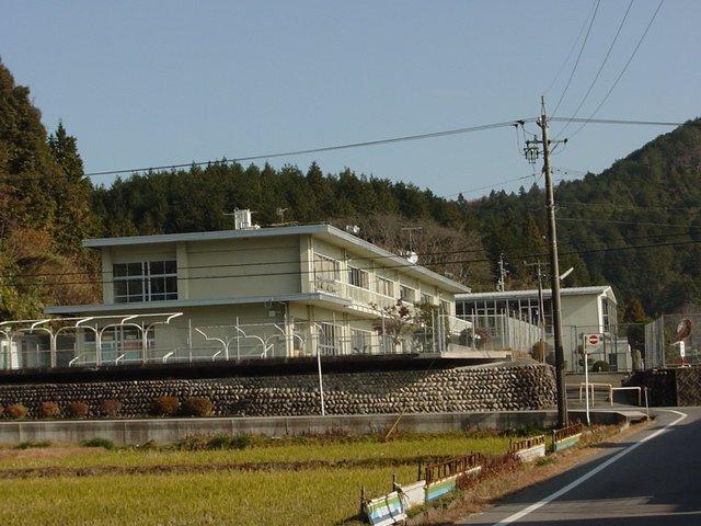 JAめぐみの伊深支店：929m