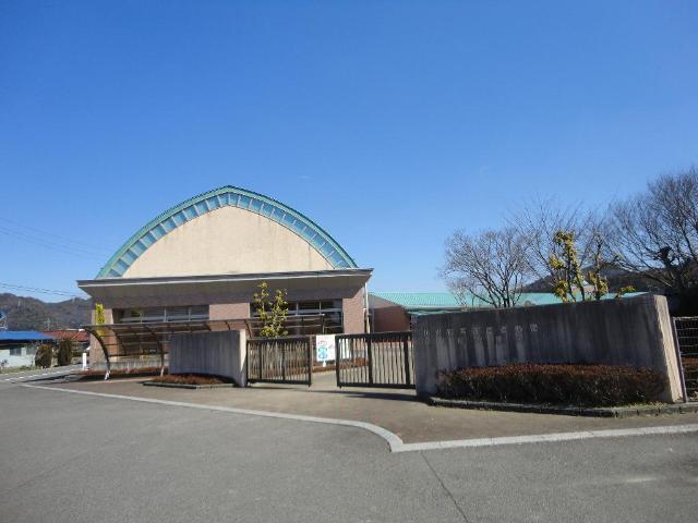 川辺町立川辺町第3こども園：383m
