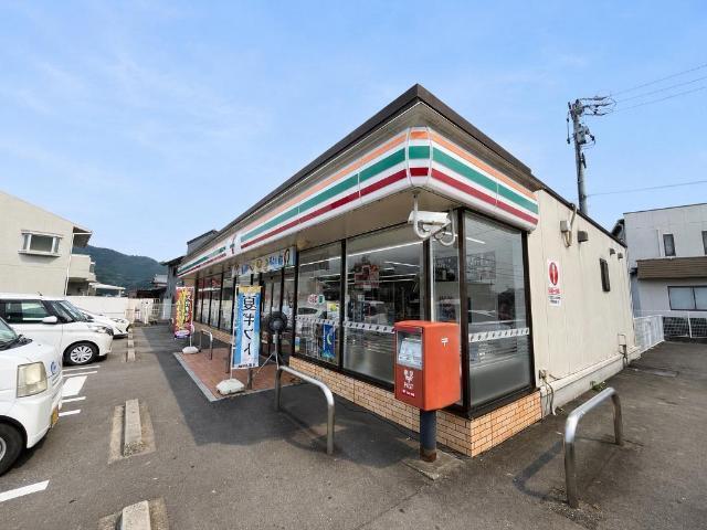 セブンイレブン川辺町石神店：959m