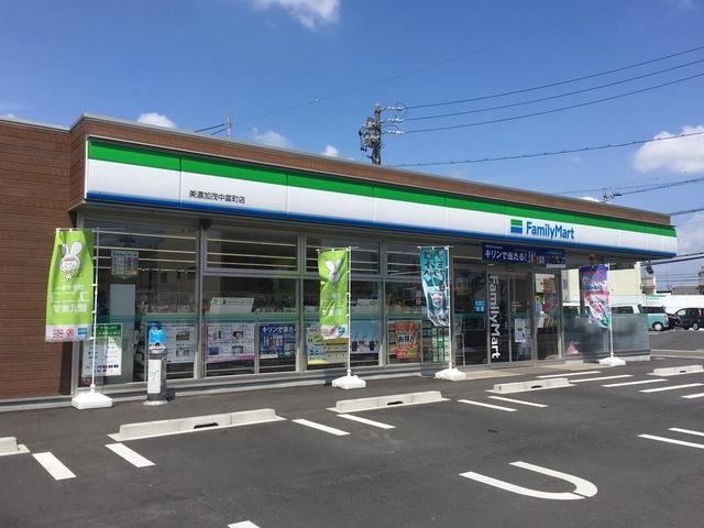 ファミリーマート美濃加茂中富町店：623m