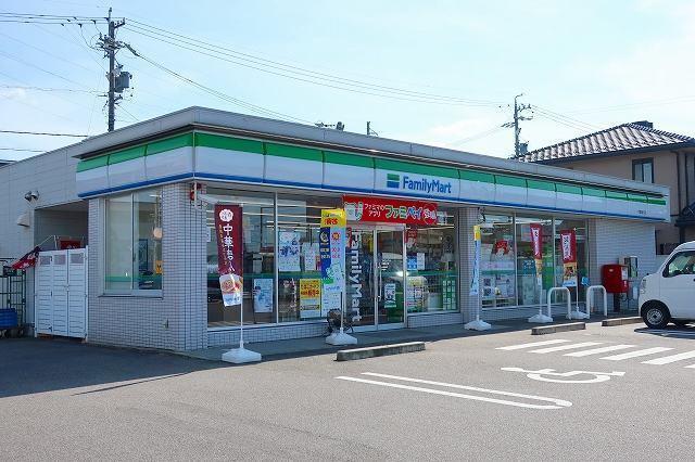 ファミリーマート：250m