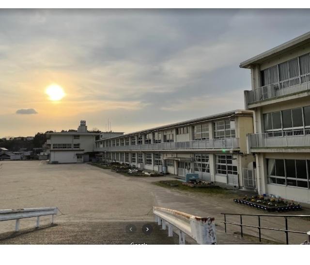 可児市立春里小学校：902m