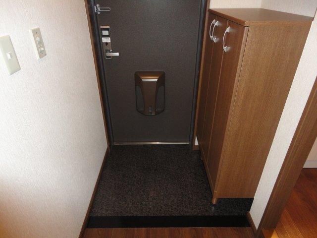 サニーコート百合前 玄関