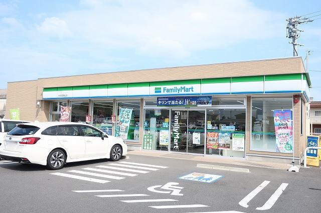 ファミリーマート：750m