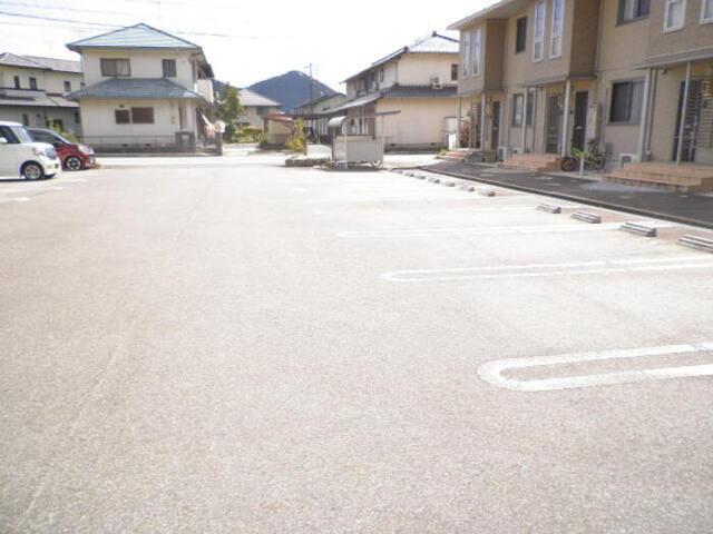 ぽるトゥ・かれん（205） 駐車場