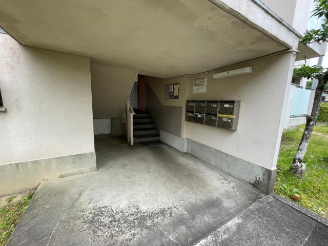 緑苑東団地９号棟 エントランス
