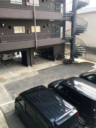 松栄大正ハイツ 駐車場