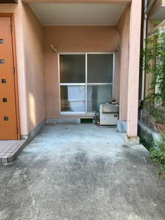 鶴町3丁目貸家 駐車場