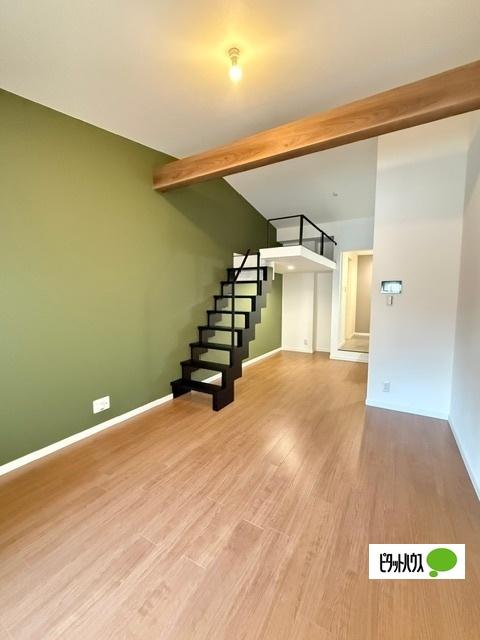 Nesta Residence 大正（301） リビング