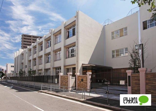 大阪市立三軒家東小学校：548m