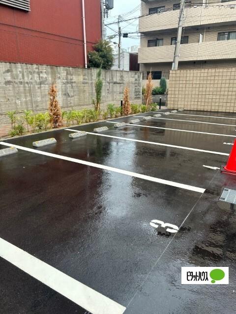 アドバンス大阪カーサ 駐車場