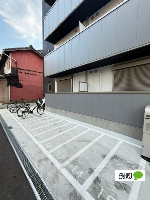 SOLASIA residence九条（304） 駐車場