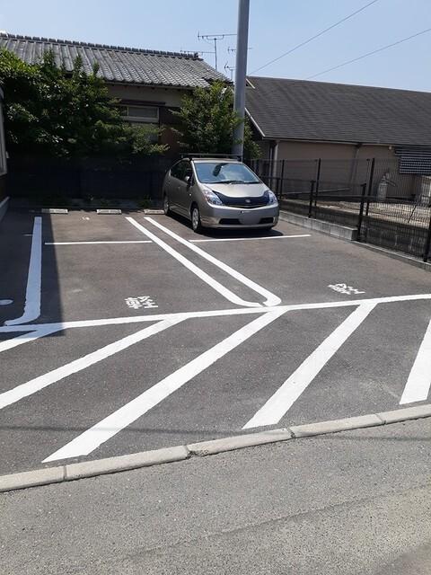 メゾン・サンセン（102） 駐車場
