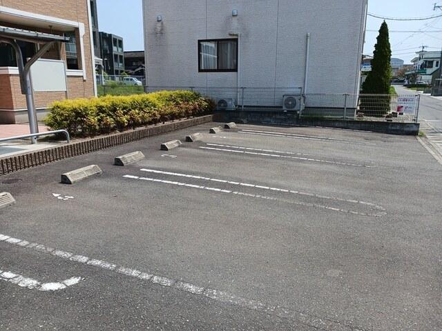 メゾン　ド　コンフォート（102） 駐車場