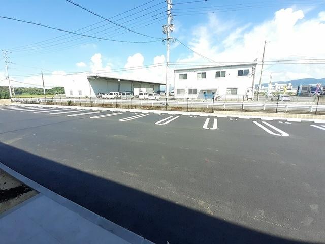 リヴァーサイド・フィオーレ　Ⅲ（102） 駐車場