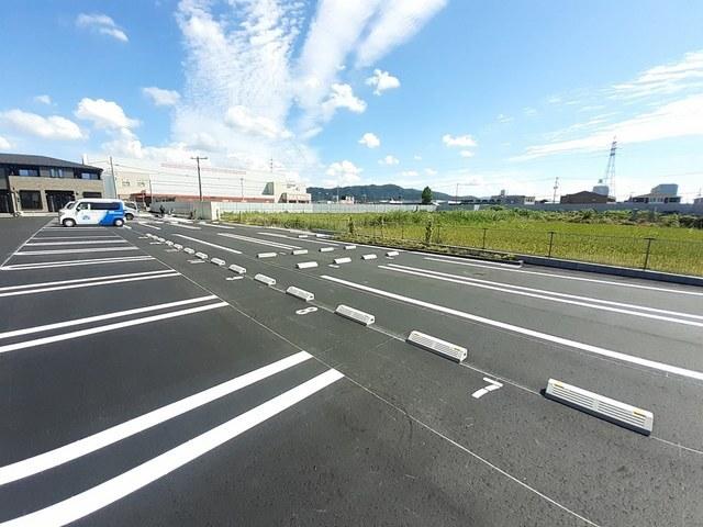 シャンベルジュ　依井Ⅱ（101） 駐車場