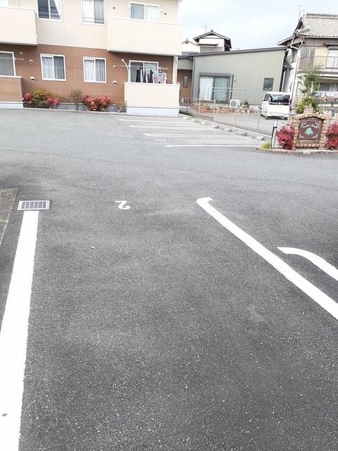 ジェルメ三沢Ａ（101） 駐車場