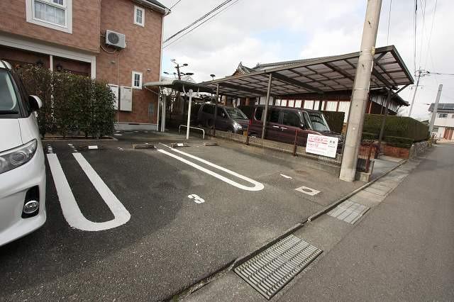フル・ムーン（101） 駐車場