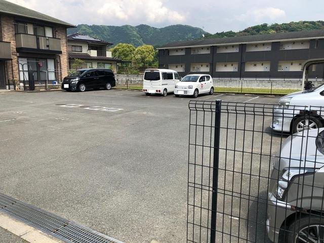 パストラルアルカディア　B棟（205） 駐車場