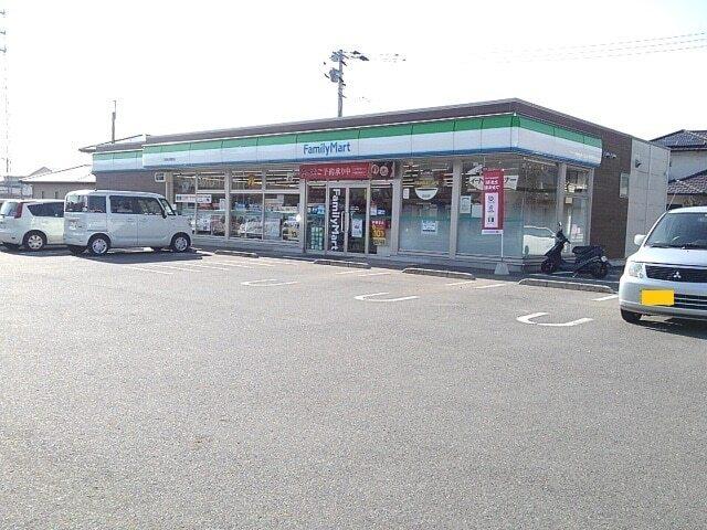 ファミリーマート久留米北野町店：300m