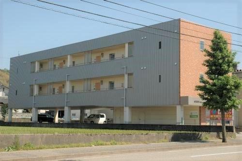 馬替駅より徒歩10分 築18年 3階建の賃貸物件