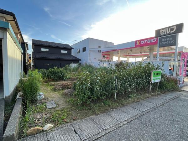 隣地はガソリンスタンド