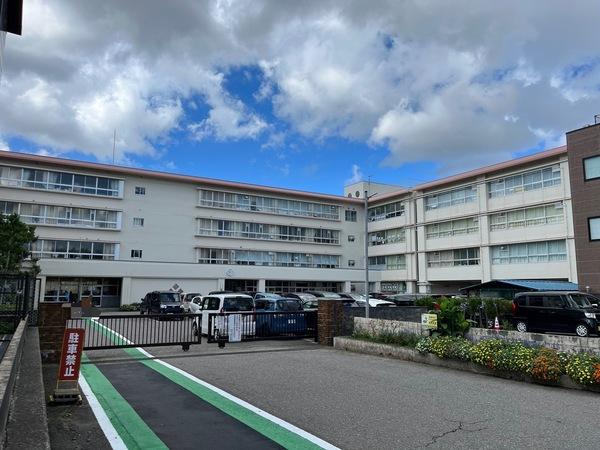金沢市立伏見台小学校