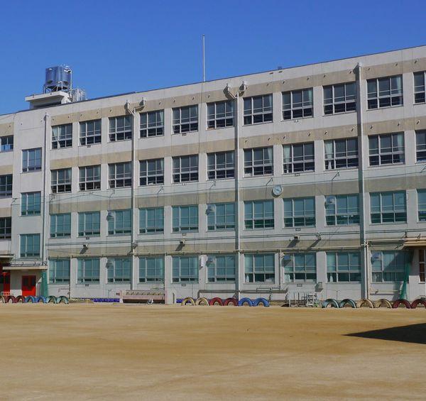 名古屋市立枇杷島小学校：814m