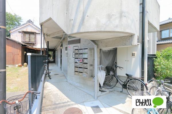 FLAT-18（フラットイチハチ）（0102） エントランス