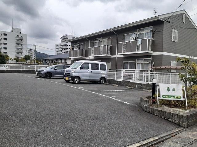ドミール柏原（103） 駐車場