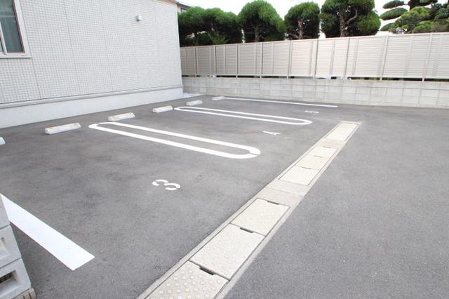 レジダンス井尻　A棟（103） 駐車場
