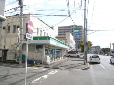 ファミリーマート博多駅南五丁目店：570m