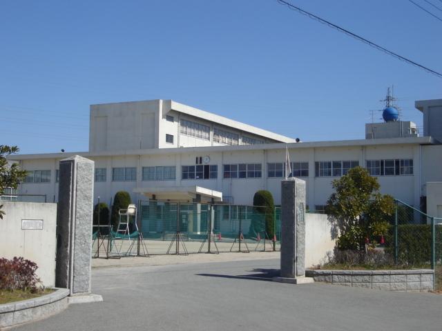 新宮町立新宮中学校：950m