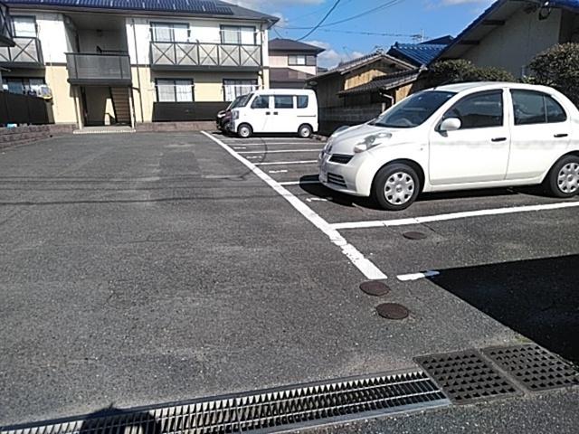 シュトラーレン　A棟（05） 駐車場