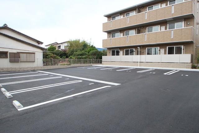 ソフィア新宮　B棟（101） 駐車場