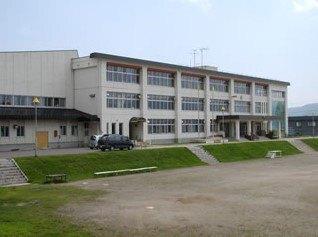 ニセコ町立ニセコ小学校：879m