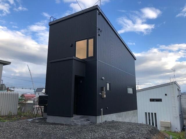 ニセコ駅より徒歩9分 築5年10ヶ月 2階建の賃貸物件