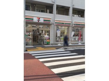 セブンイレブン日の出町１丁目店：107m