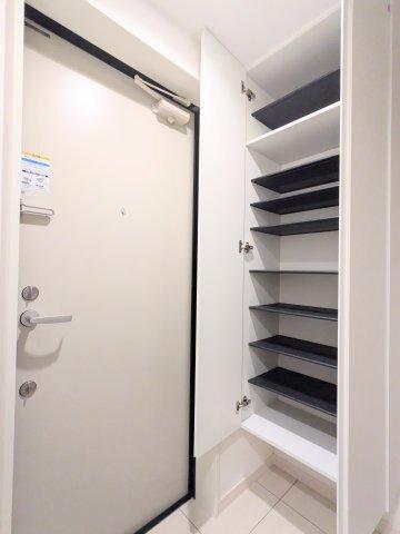セレヌコート新江古田（0102） 玄関