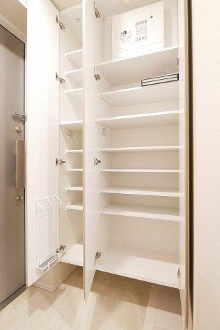 COURTYARD洗足 室内