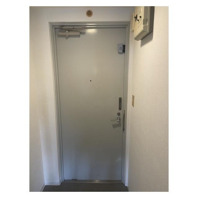俳優座ビル（812） 玄関