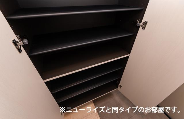 ドゥジェム（205） 収納