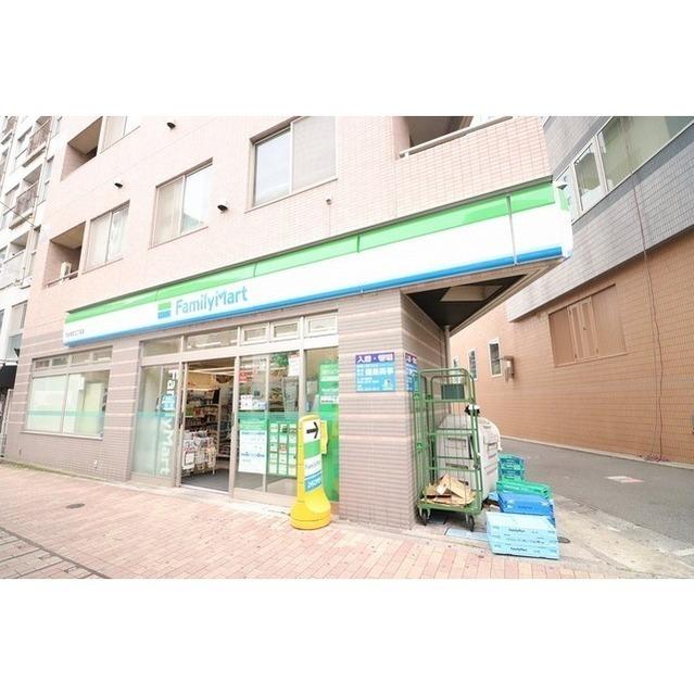 ファミリーマート：220m