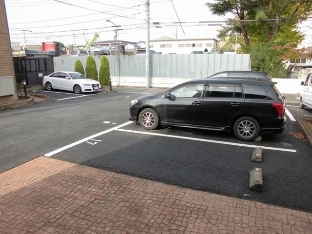 Reveur 本一色（E101） 駐車場