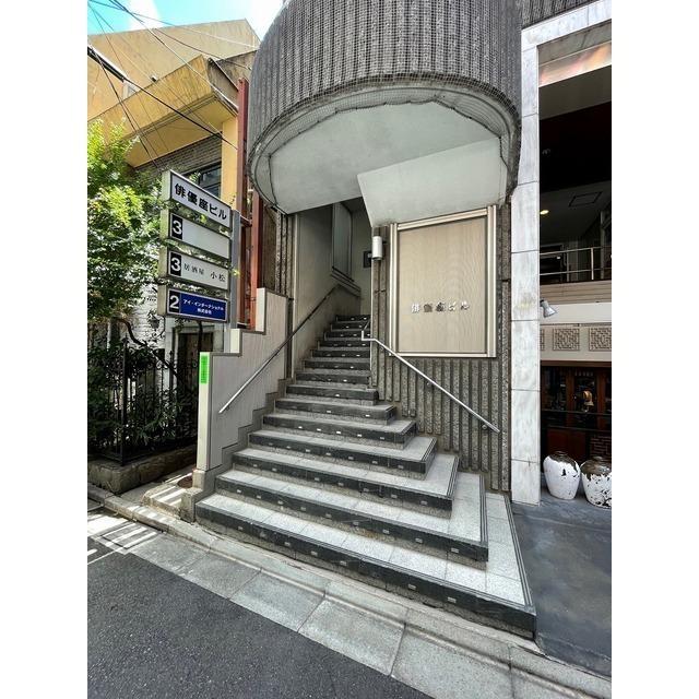 俳優座ビル（812） エントランス