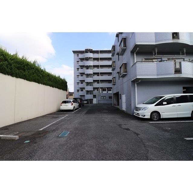 ルミエール３番館（503） 駐車場