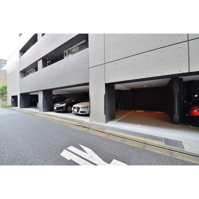 コンフォリア新川（0704） 駐車場