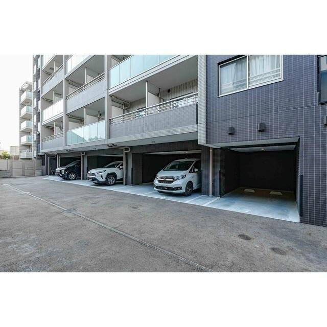 コンフォリア西新井（301） 駐車場